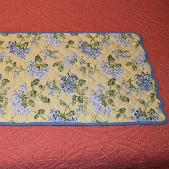 Waverly Yellow Blue Floral Quilted Cotton Table Runner Scalloped Sides - Picture 3 of 9
